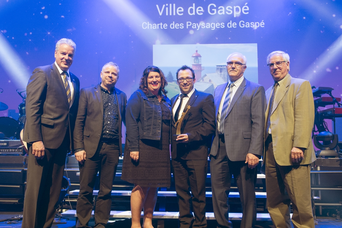 LAURÉATE DU MÉRITE OVATION MUNICIPALE 2016 EN AMÉNAGEMENT, URBANISME ET DÉVELOPPEMENT DURABLE : GASPÉ S’ILLUSTRE AVEC SA CHARTE DES PAYSAGES !